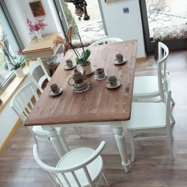 Új provence asztal készítése antik székekkel